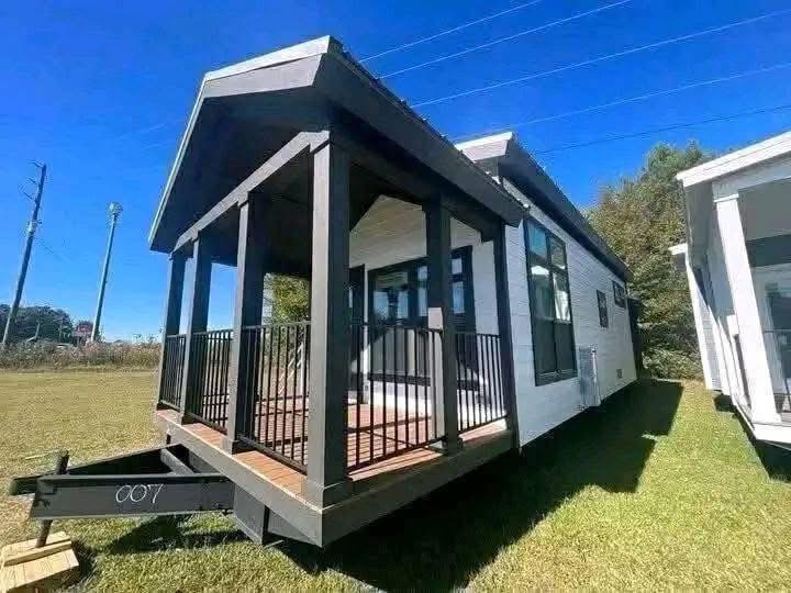 IMG_1252.jpeg The Sierra Tiny Home For Sale - Image 1